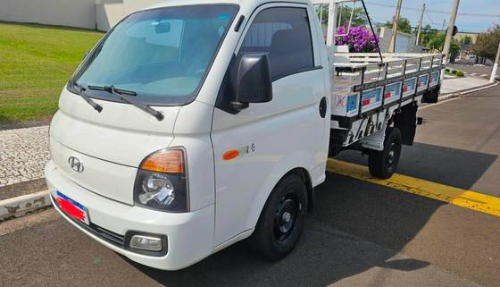 HYUNDAI HR 2.5 LONGO SEM CAÇAMBA 4X2 16V 130CV TURBO INTERCOOLER DIESEL 2P MANUAL